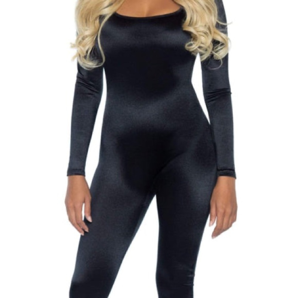 Longsleeved black catsuit